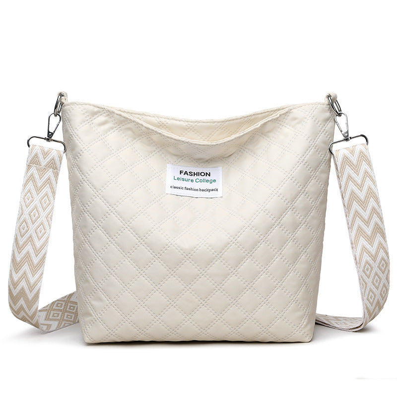 Fashion Quilted Shoulder Diamond Lattice Letter Label Large-capacity Crossbody Bag
